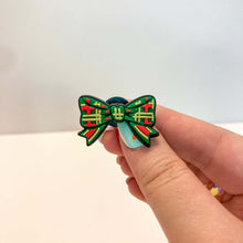 Load image into Gallery viewer, NL Tartan Bow Shoe Charm